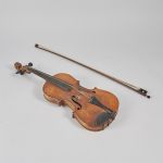 472221 Violin with bow